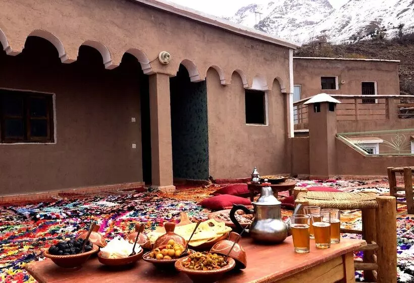 تختخواب و صبحانه Gite Entre Les Vallees