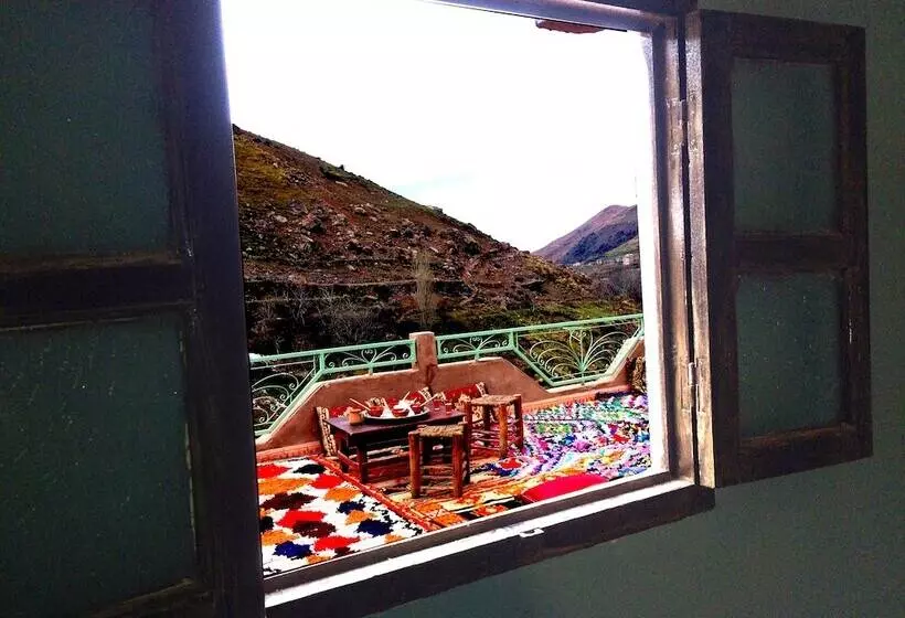 تختخواب و صبحانه Gite Entre Les Vallees