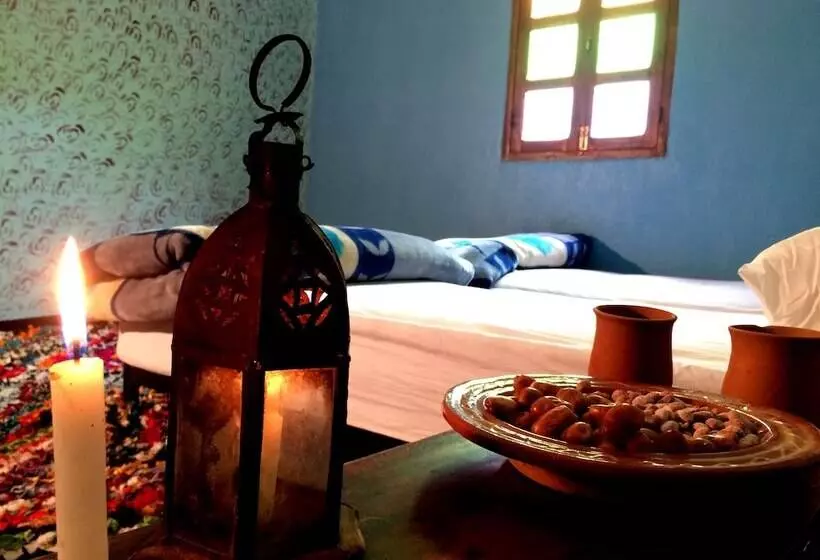 تختخواب و صبحانه Gite Entre Les Vallees