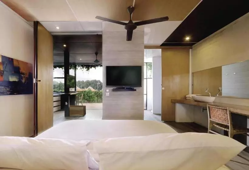 Clio Apartment