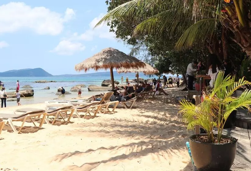 Hotelli Tree House Bungalows