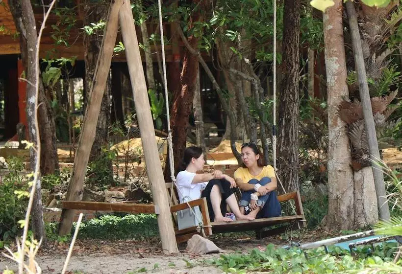 Hotelli Tree House Bungalows