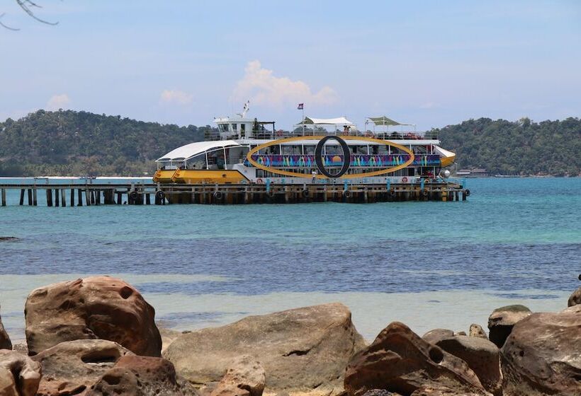 בית מלון כפרי Tree House Bungalows