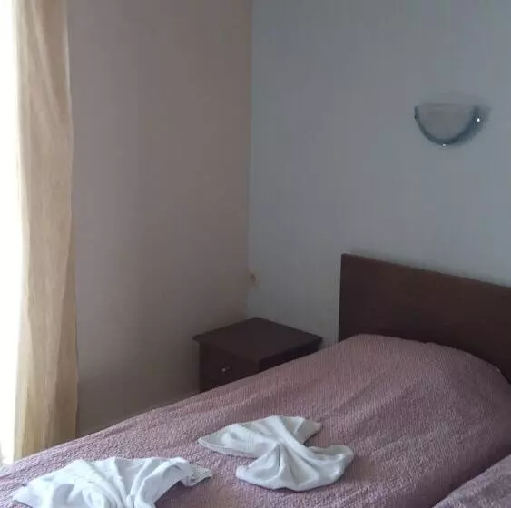 Kyparissis Rooms