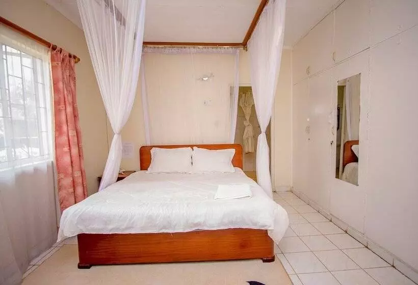 پانسیون Ivys Inn Guest House