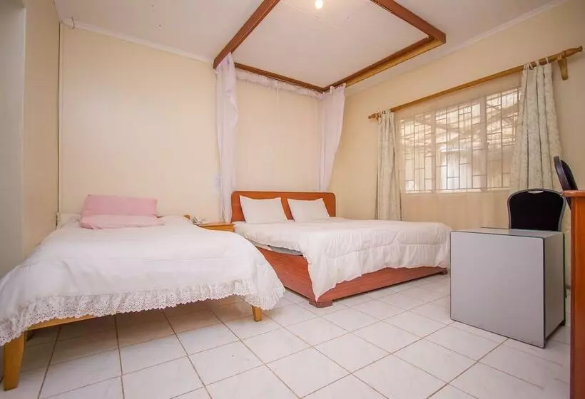 پانسیون Ivys Inn Guest House