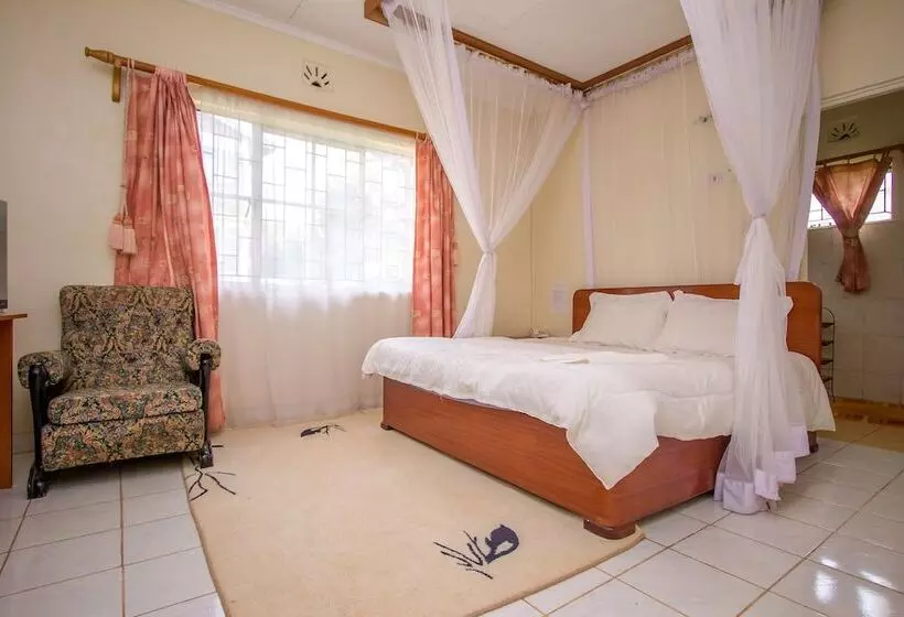 پانسیون Ivys Inn Guest House