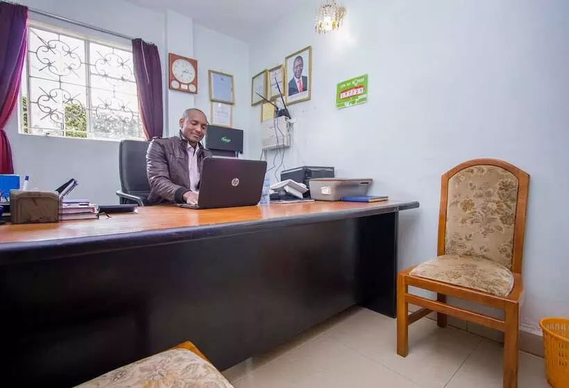 پانسیون Ivys Inn Guest House