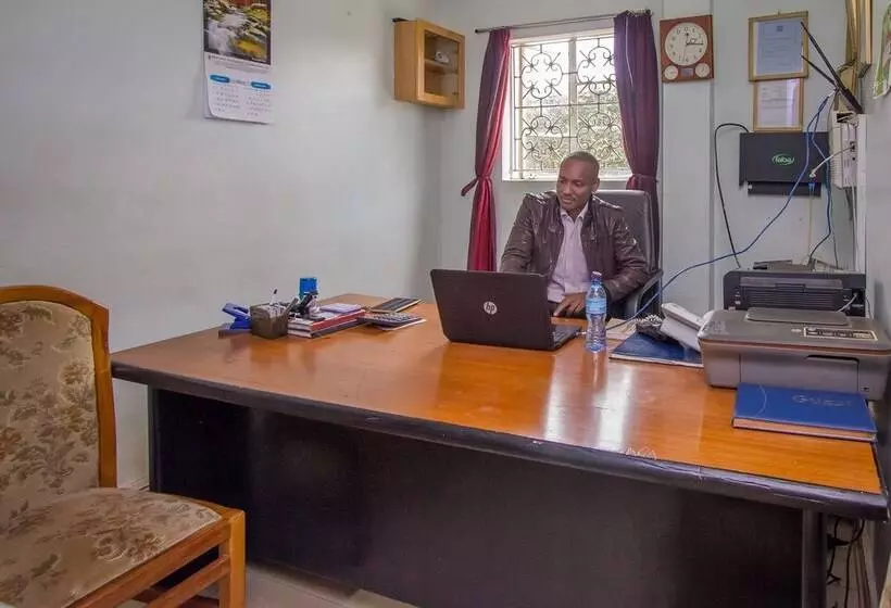 پانسیون Ivys Inn Guest House