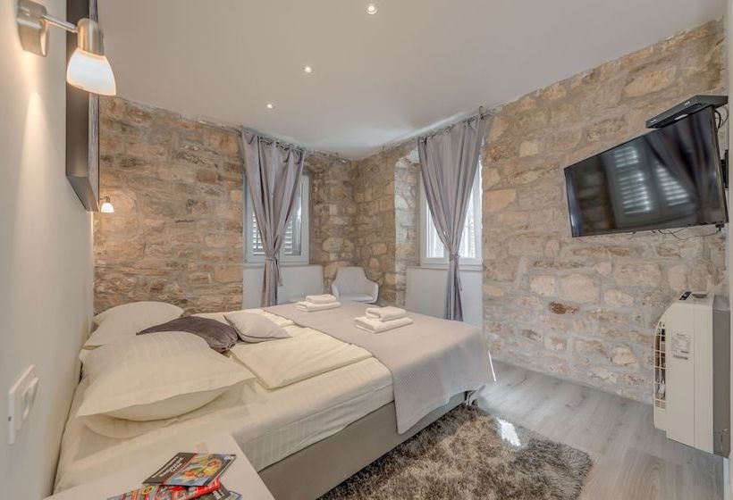 פנסיון Marti Luxury Rooms