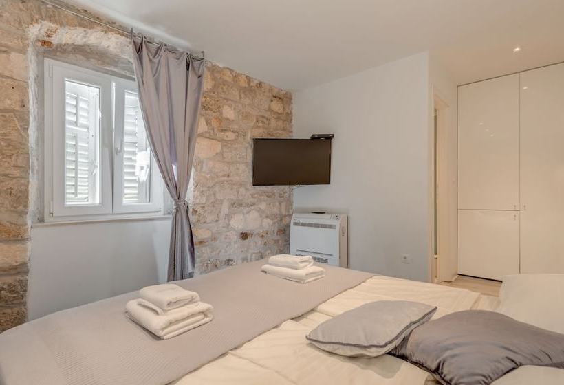 פנסיון Marti Luxury Rooms