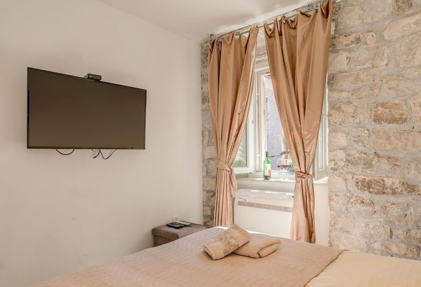 פנסיון Marti Luxury Rooms