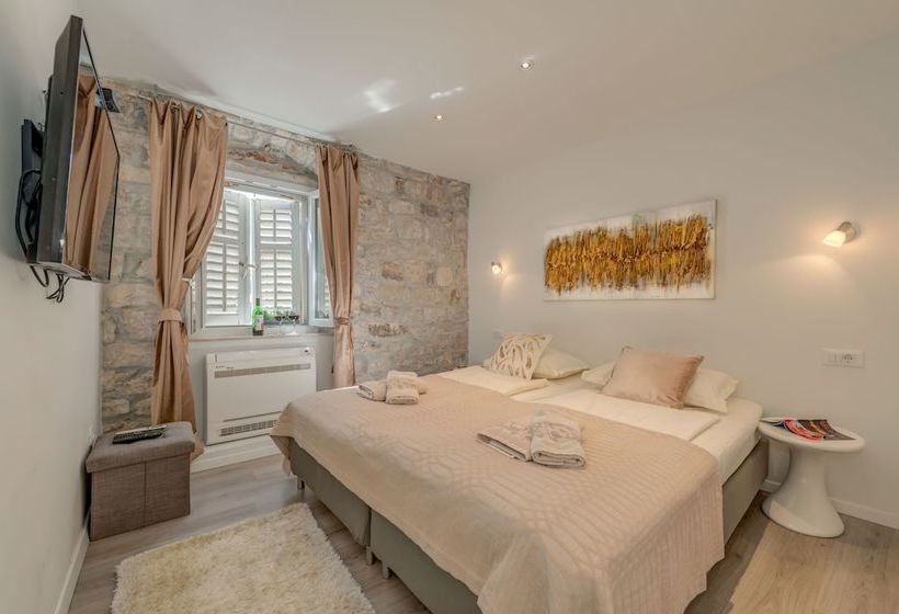 פנסיון Marti Luxury Rooms