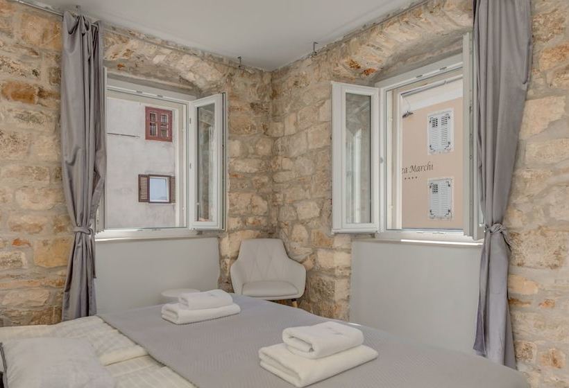 פנסיון Marti Luxury Rooms