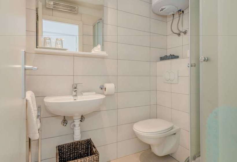 פנסיון Marti Luxury Rooms