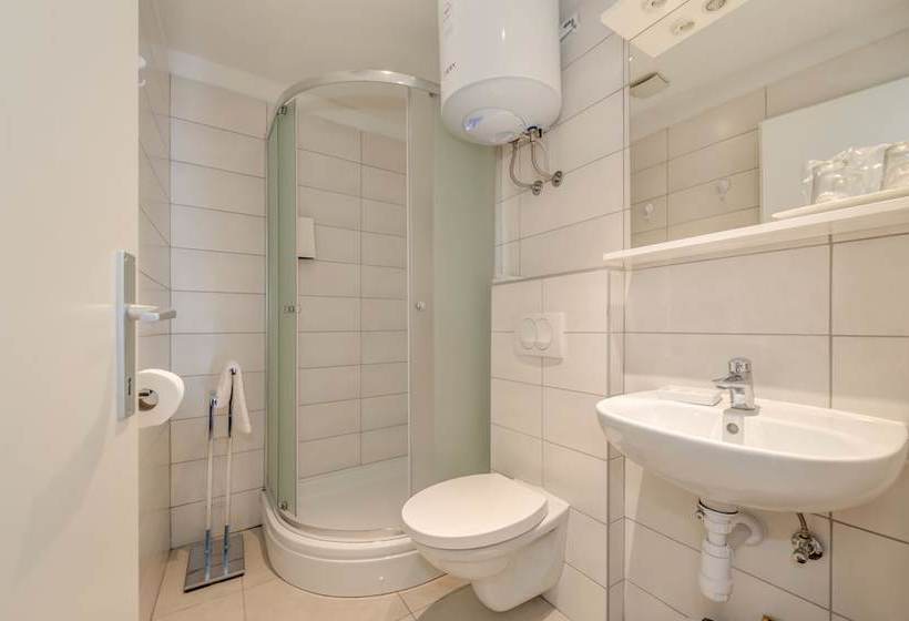 פנסיון Marti Luxury Rooms