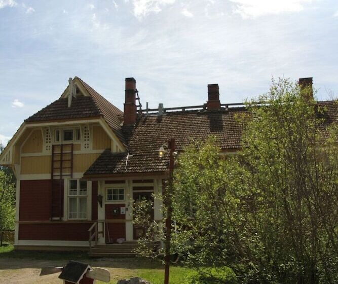 مسافرخانه Majatalo Veikeä Vuohi