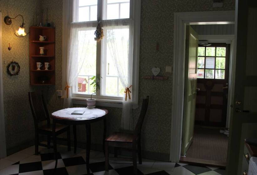 مسافرخانه Majatalo Veikeä Vuohi