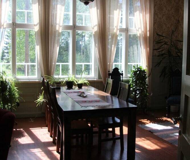 مسافرخانه Majatalo Veikeä Vuohi