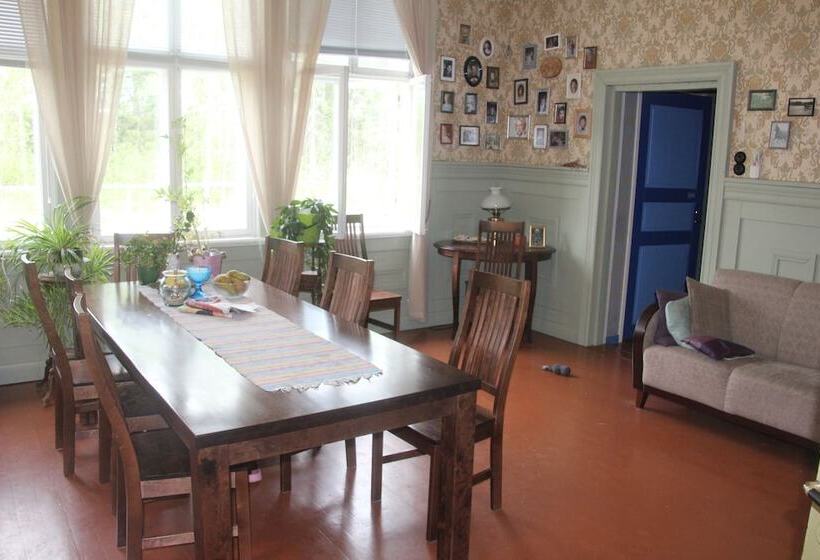 مسافرخانه Majatalo Veikeä Vuohi