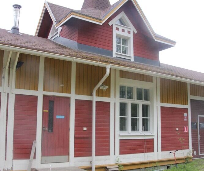 مسافرخانه Majatalo Veikeä Vuohi