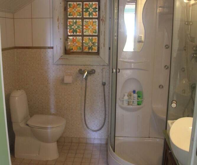 مسافرخانه Majatalo Veikeä Vuohi