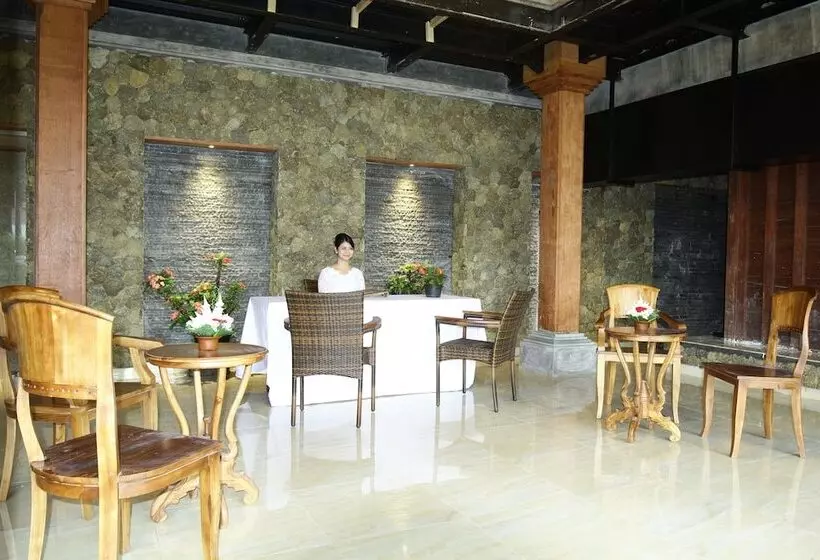 ホテル Puri Karang Besakih