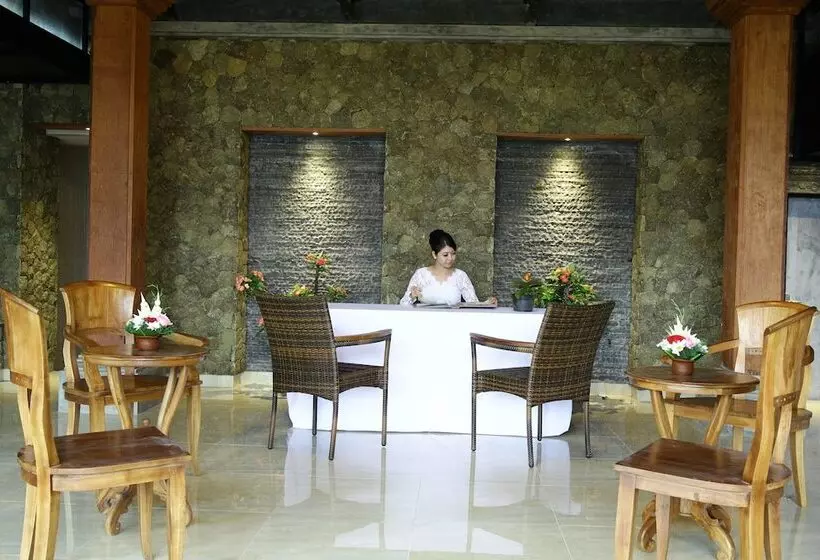 ホテル Puri Karang Besakih