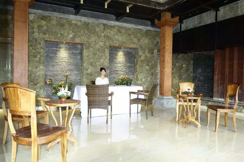 ホテル Puri Karang Besakih