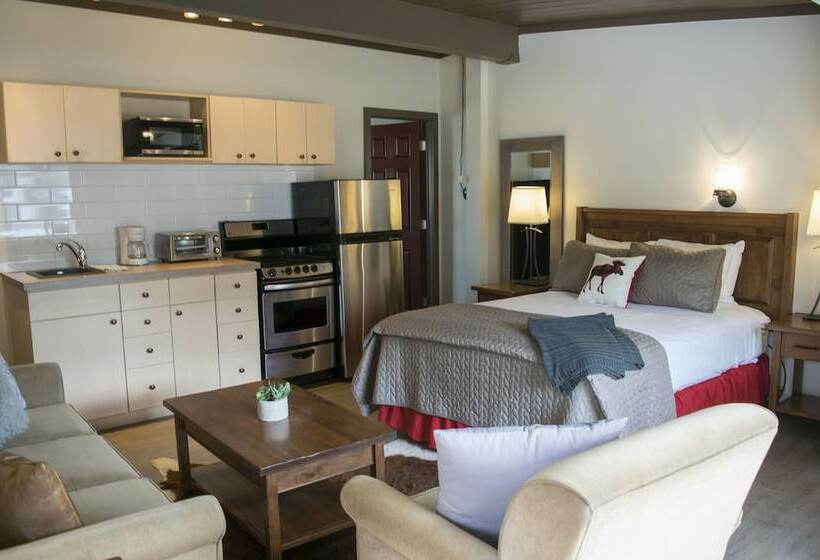 Отель Yamnuska Suites