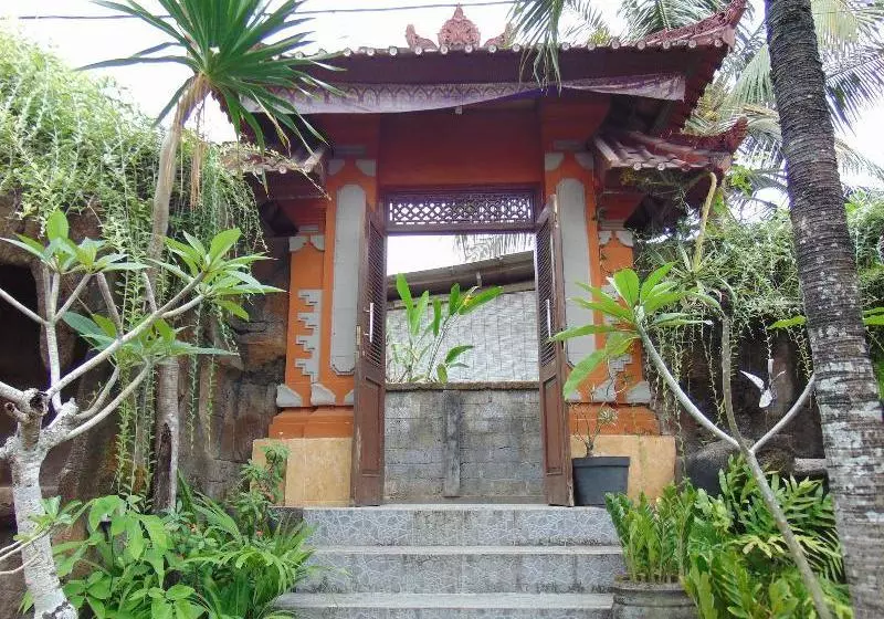 ペンション Dipondok Homestay Uluwatu