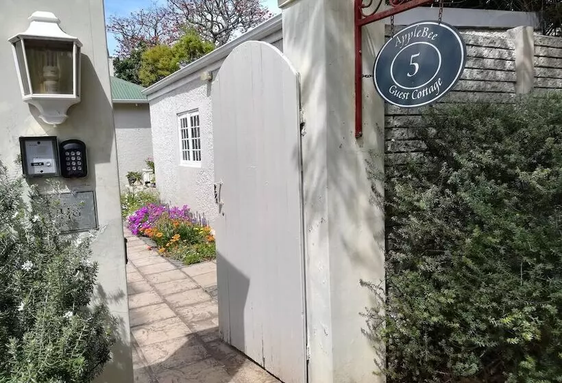 Applebee Guest Cottages