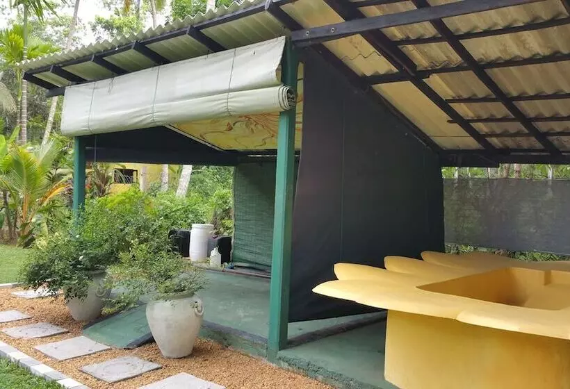 ホテル Traumvilla Bentota