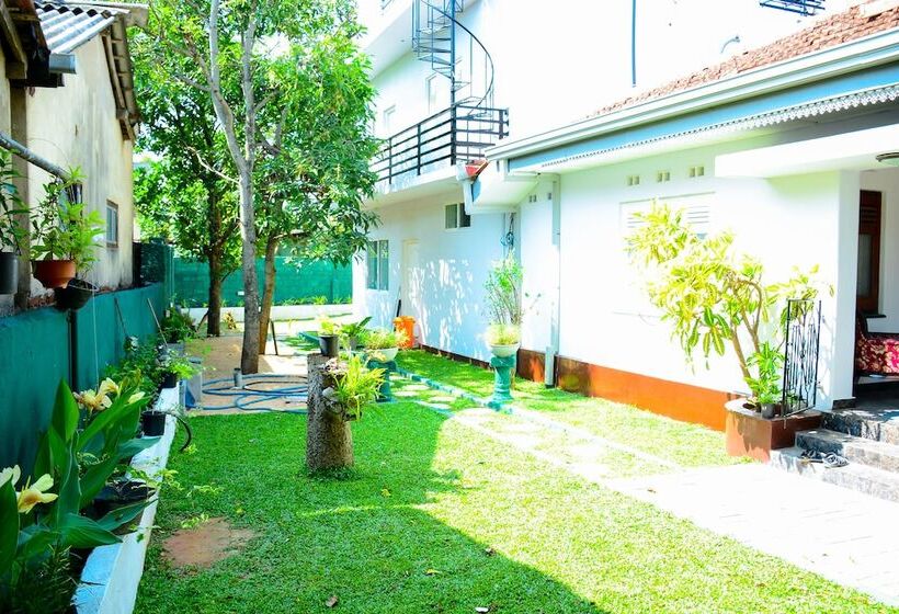 פנסיון Mama Beach Villa