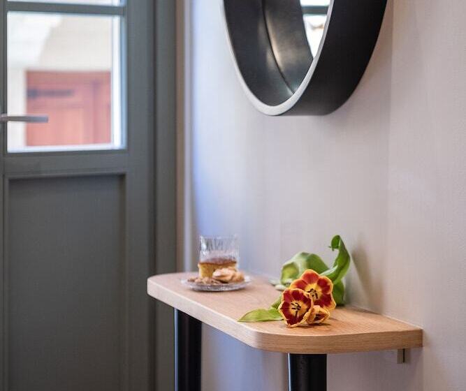 Viaggio Elegant Rooms