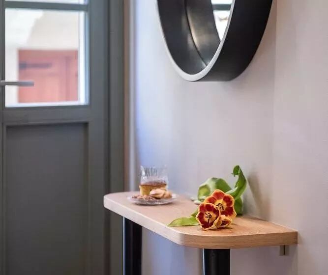 Viaggio Elegant Rooms