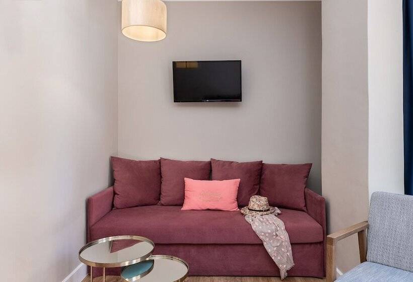 Viaggio Elegant Rooms