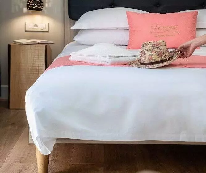 Viaggio Elegant Rooms