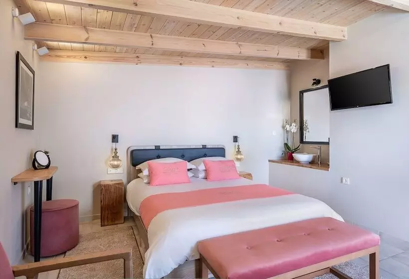 Viaggio Elegant Rooms