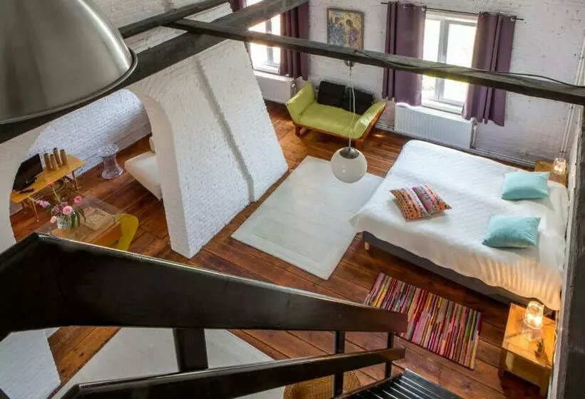 Aamiaismajoitus (B&B) Les Greniers De Madelgaire