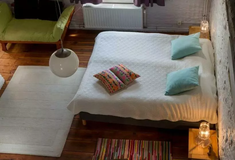 Aamiaismajoitus (B&B) Les Greniers De Madelgaire