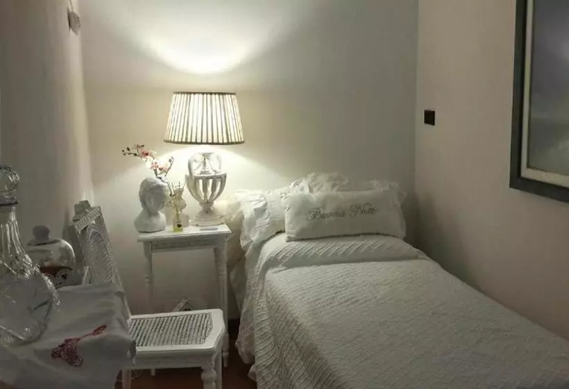 تختخواب و صبحانه La Butterfly Relais
