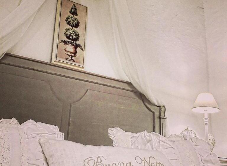 تختخواب و صبحانه La Butterfly Relais