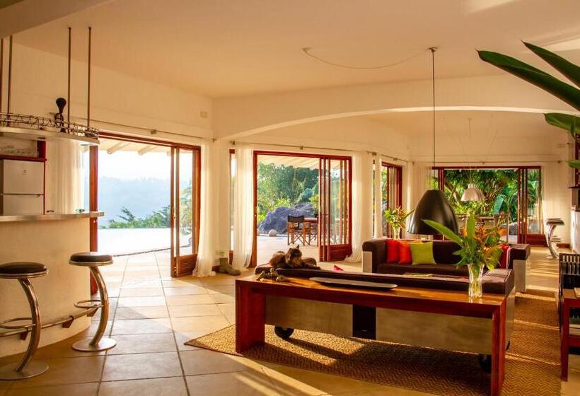 Отель Bougainvillea Retreat