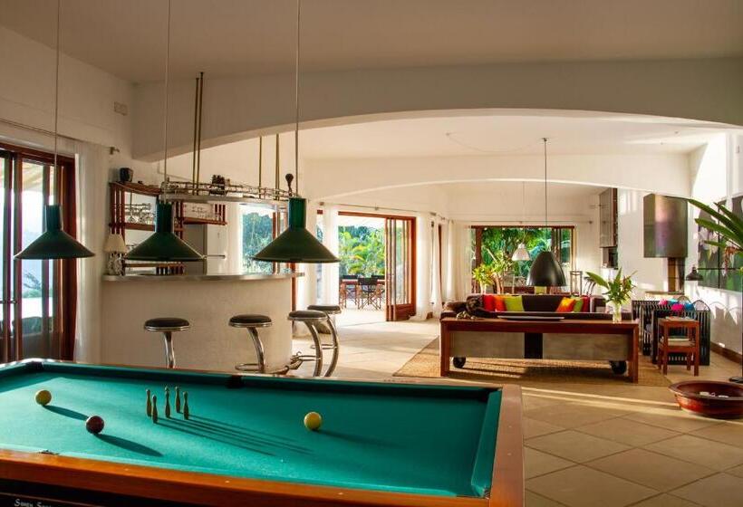 Отель Bougainvillea Retreat