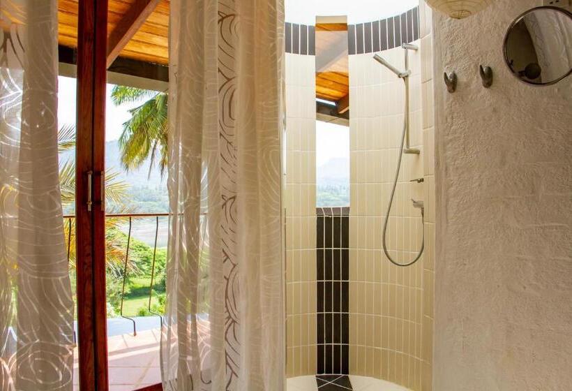 Отель Bougainvillea Retreat