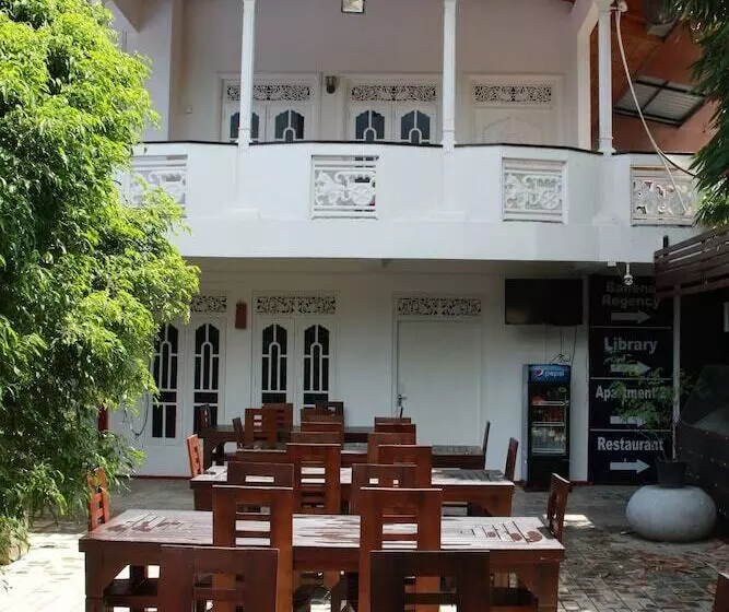 ホテル Traveller's Lodge