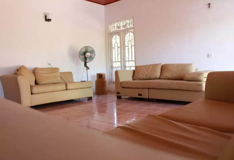 ホテル Traveller's Lodge