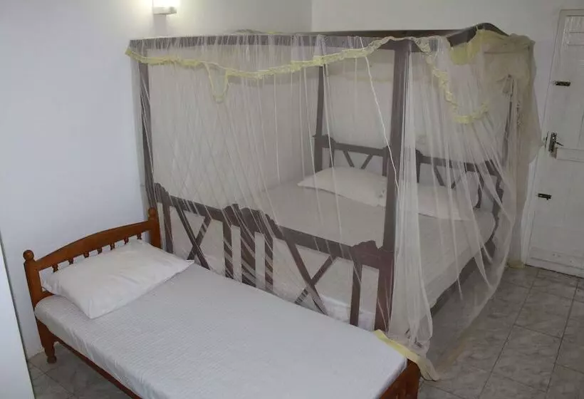 ホテル Traveller's Lodge