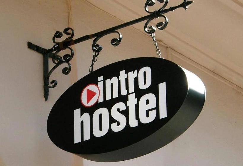 Intro Hostel